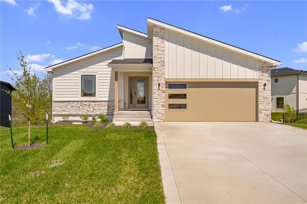 704 SE 21st ST, Oak Grove, MO 64075