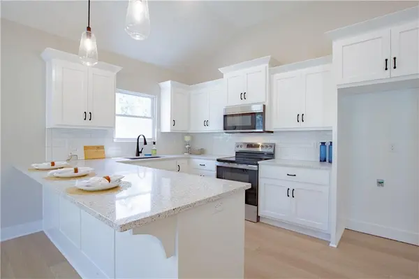 606 E 3rd ST, Cameron, MO 64429