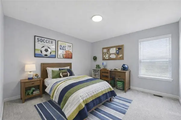 706 Glenn CIR, Raymore, MO 64083