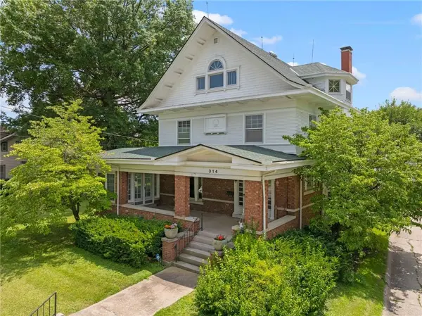 314 E Gay ST, Warrensburg, MO 64093