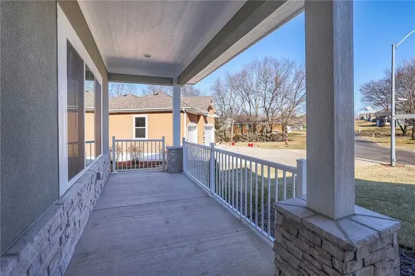 11207 Trevor DR, Peculiar, MO 64078