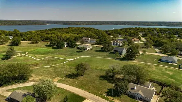 7882 Seneca Lake RD, Ozawkie, KS 66070
