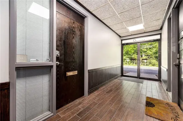 5950 N Oak Trafficway, Kansas City, MO 64118