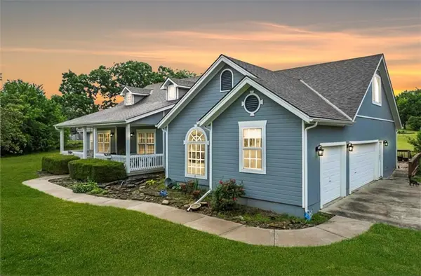 35705 E Rd Mize RD, Oak Grove, MO 64075