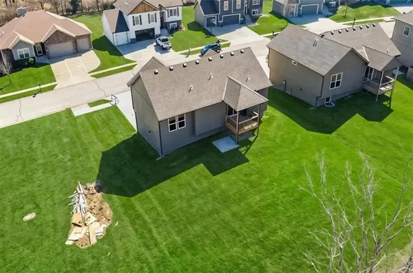18410 Rock Creek DR, Smithville, MO 64089
