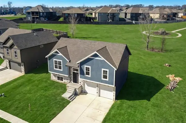 18410 Rock Creek DR, Smithville, MO 64089