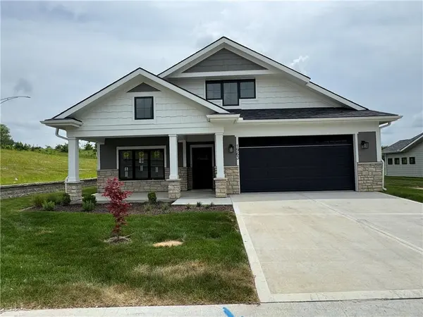 1963 Harvest RD,  Liberty,  MO 64068