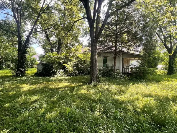 120 W 3rd ST, Adrian, MO 64720
