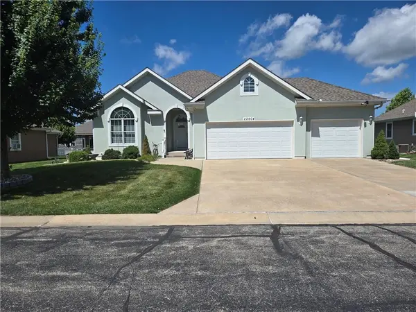 22604 Vincent ST,  Peculiar,  MO 64078