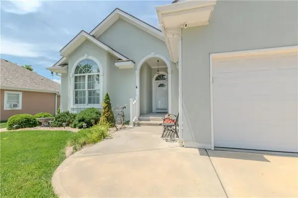 22604 Vincent ST, Peculiar, MO 64078