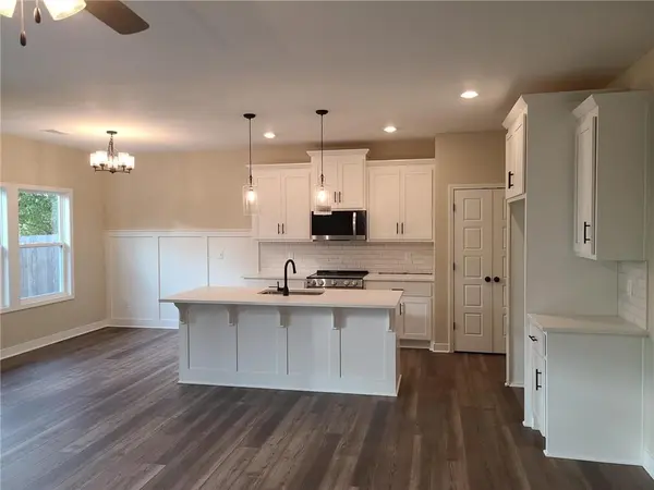 2212 Pemberton DR, Harrisonville, MO 64701