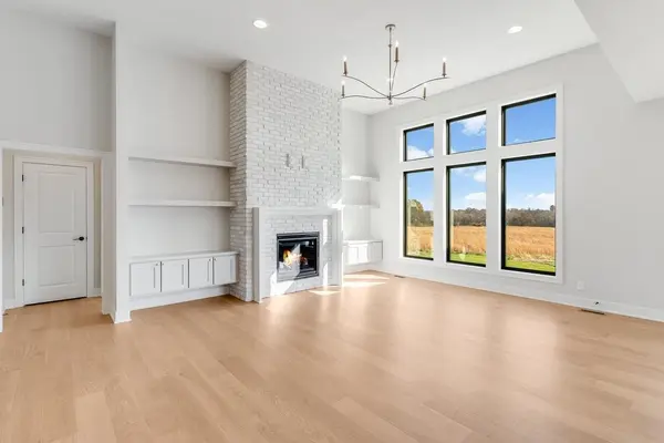 1841 Woodward CIR, Raymore, MO 64083