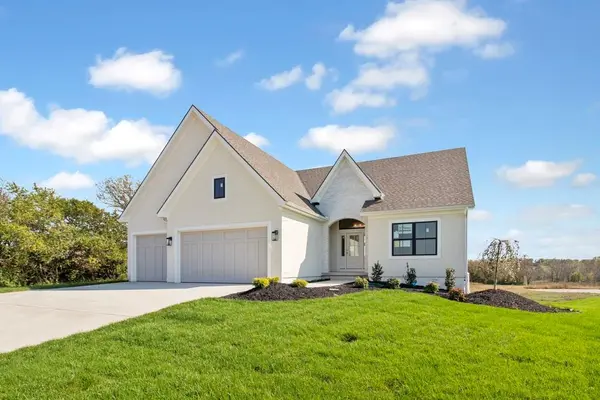 1841 Woodward CIR, Raymore, MO 64083