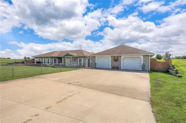 10804 Wellman RD, Mclouth, KS 66054