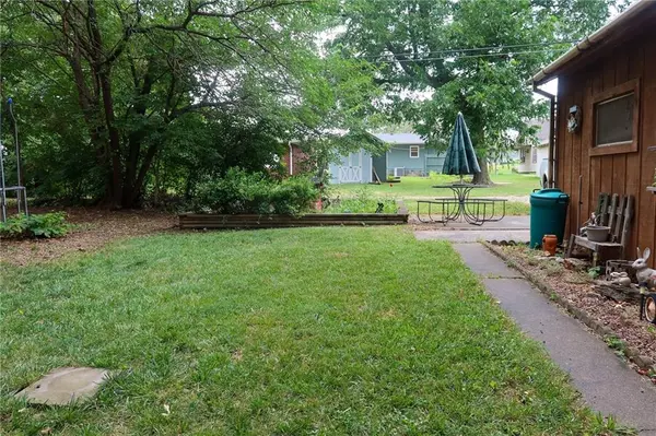 1327 Lawrence ST, Emporia, KS 66801