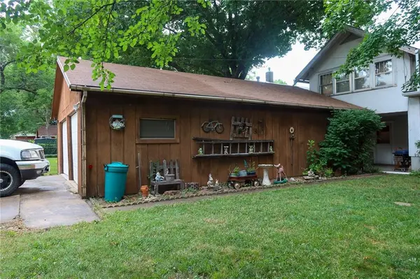 1327 Lawrence ST, Emporia, KS 66801