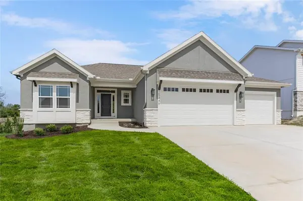 25446 W 91st TER, Lenexa, KS 66227