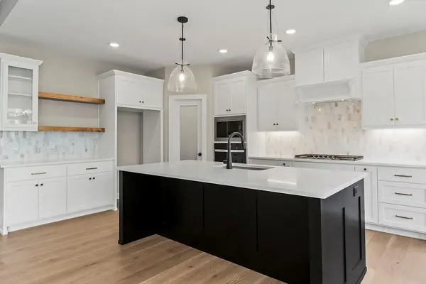 25446 W 91st TER, Lenexa, KS 66227