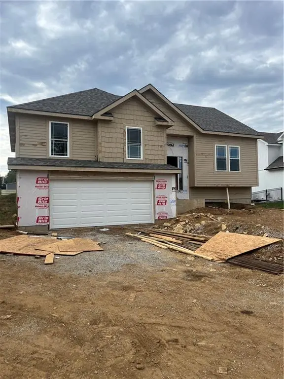 3812 SW McDanial AVE, Blue Springs, MO 64015