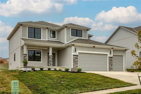 1989 Longview DR, Liberty, MO 64068