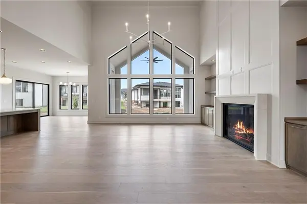 11802 W 181st TER, Overland Park, KS 66013