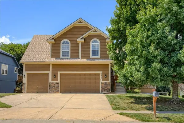 20918 Larkspur AVE, Peculiar, MO 64078