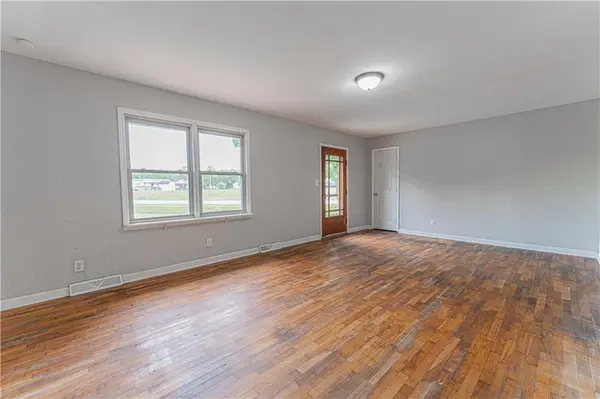 202 W Henry ST, Green Ridge, MO 65332