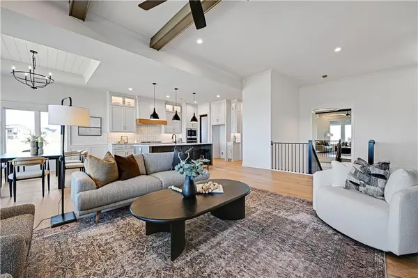 22164 W 94th TER, Lenexa, KS 66220