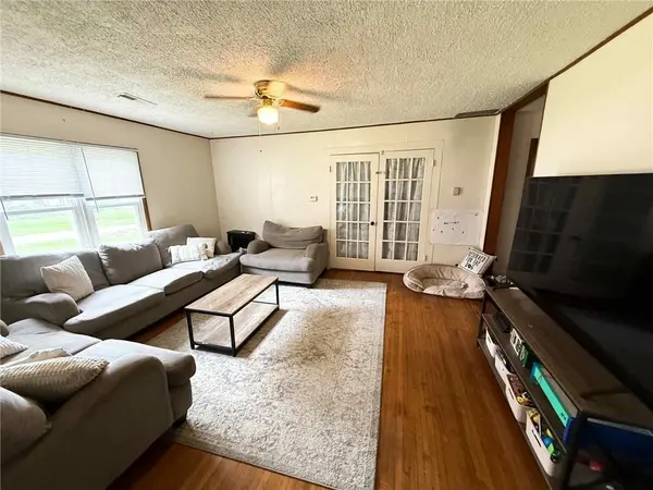 415 W 9th ST, Maryville, MO 64468