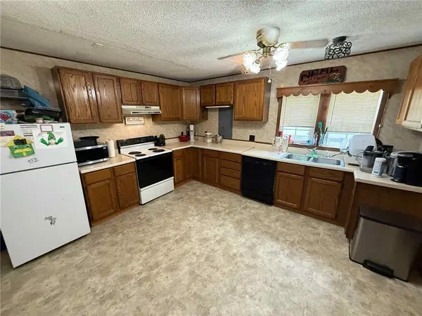 415 W 9th ST, Maryville, MO 64468
