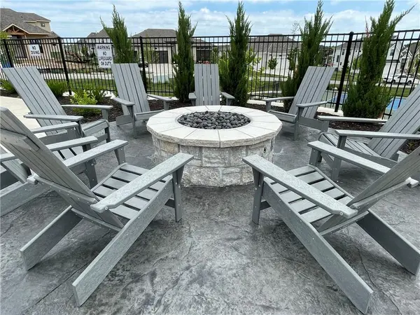 16909 Parkhill ST, Overland Park, KS 66221