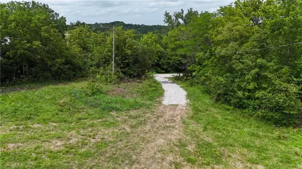 N Clay ST, Gallatin, MO 64640