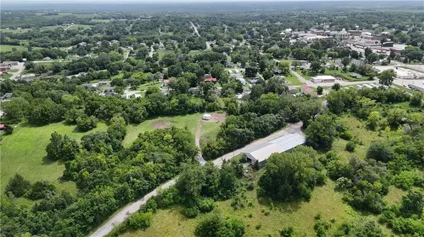 N Clay ST, Gallatin, MO 64640