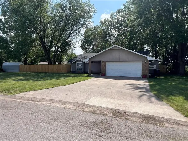 308 Caroline DR, Frontenac, KS 66763