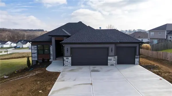 19101 Library DR, Weston, MO 64098