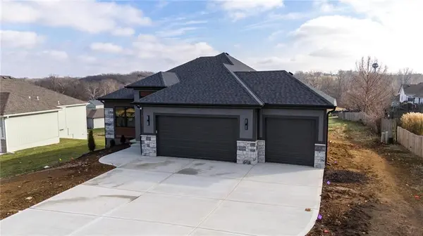 19101 Library DR, Weston, MO 64098