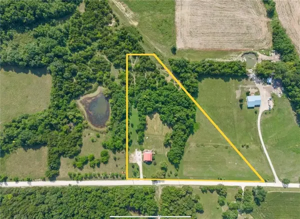 2248 Iowa RD, Ottawa, KS 66067