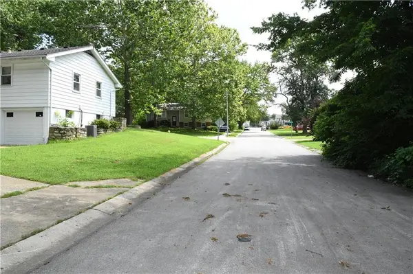 13218 Craig AVE, Grandview, MO 64030