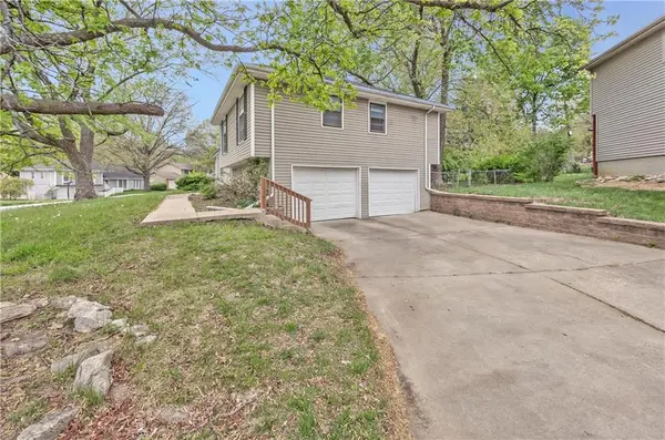 5428 W 102nd ST, Overland Park, KS 66207