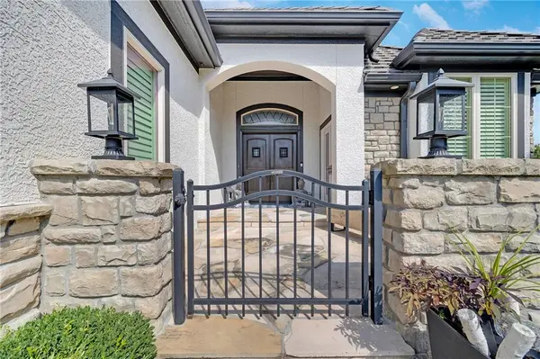 114 Wolsey Bridge Pkwy, Loch Lloyd, MO 64012