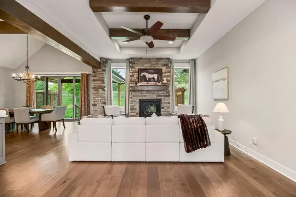 25738 W 96 ST, Lenexa, KS 66227