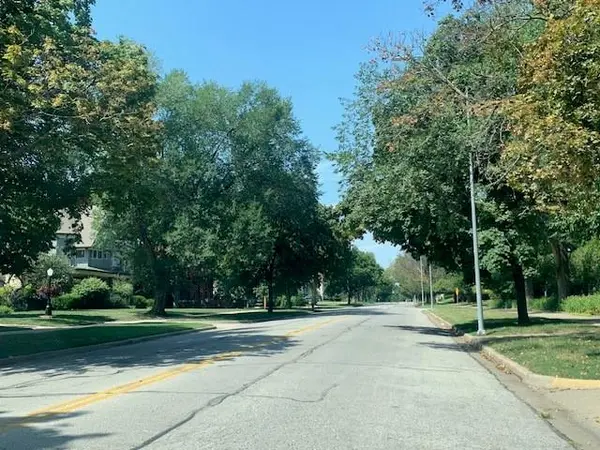 4801 Gladstone BLVD, Kansas City, MO 64123