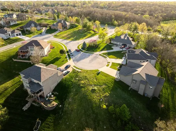2200 SE PINE GATE CIR, Blue Springs, MO 64014