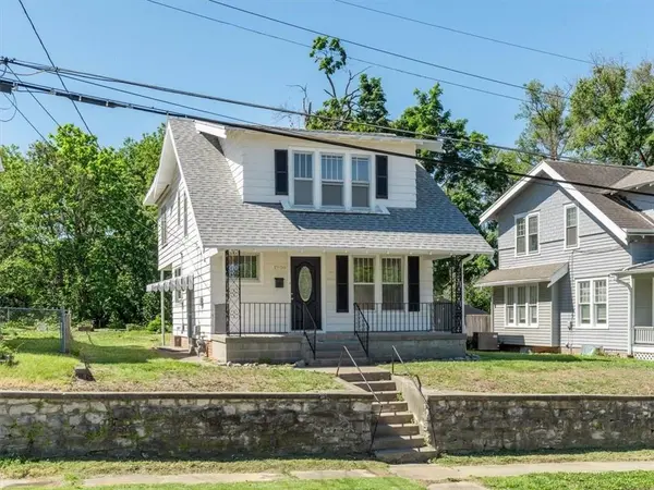 1906 Sacramento ST, St Joseph, MO 64507