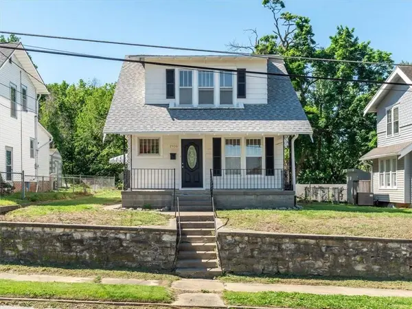 1906 Sacramento ST, St Joseph, MO 64507