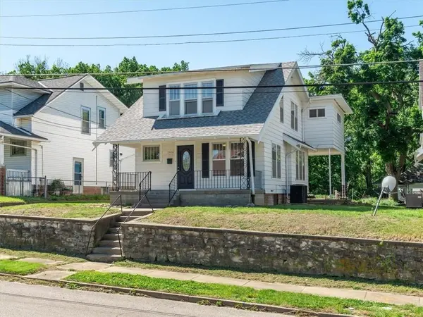 1906 Sacramento ST, St Joseph, MO 64507