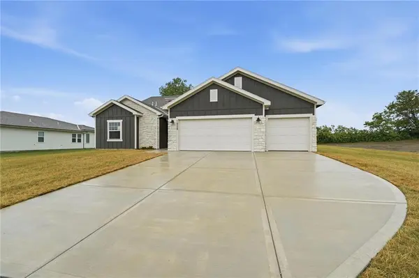 1808 Halls Creek AVE, Raymore, MO 64083