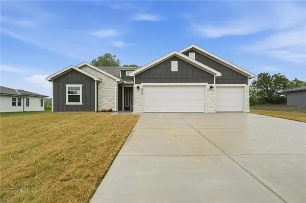 1808 Halls Creek AVE, Raymore, MO 64083