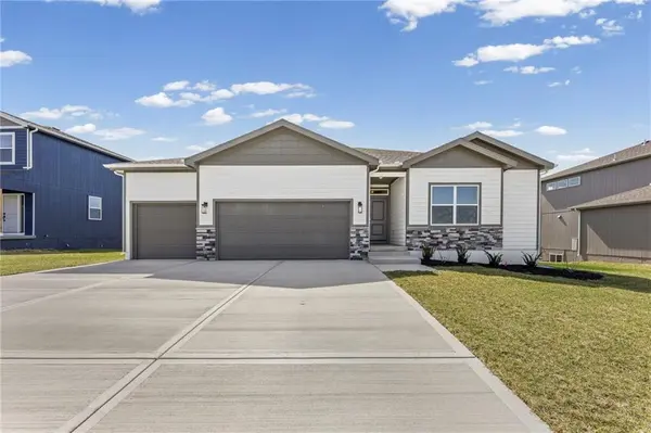 18615 W 193rd ST, Spring Hill, KS 66083