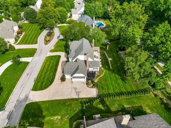12635 Juniper CIR, Leawood, KS 66209